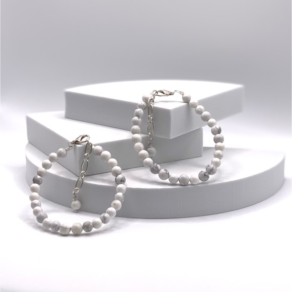 Genuine Natural Howlite Bracelet - Picture 12 of 13